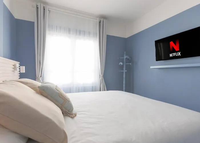 Elegant 2 Bedrooms Flat 5 Minutes From The Sea & Free Parking