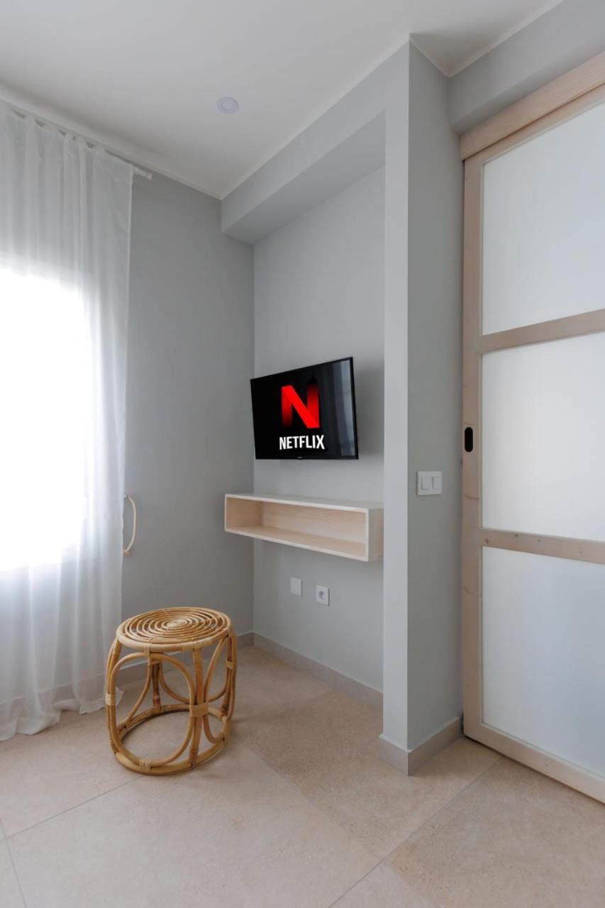 Elegant 2 Bedrooms Flat 5 Minutes From The Sea & Free Parking Apartment *