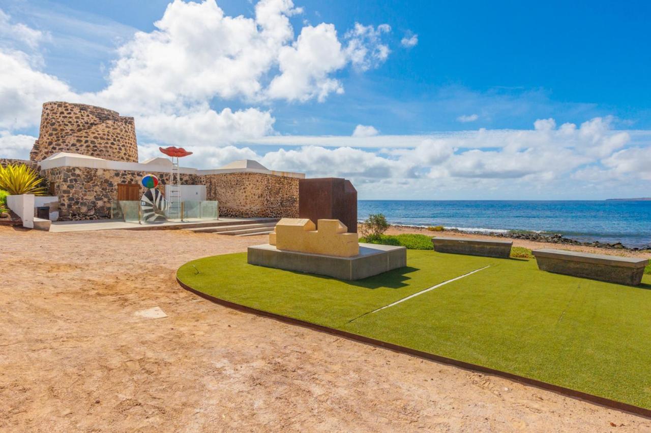 Elegant 2 Bedrooms Flat 5 Minutes From The Sea & Free Parking Apartment