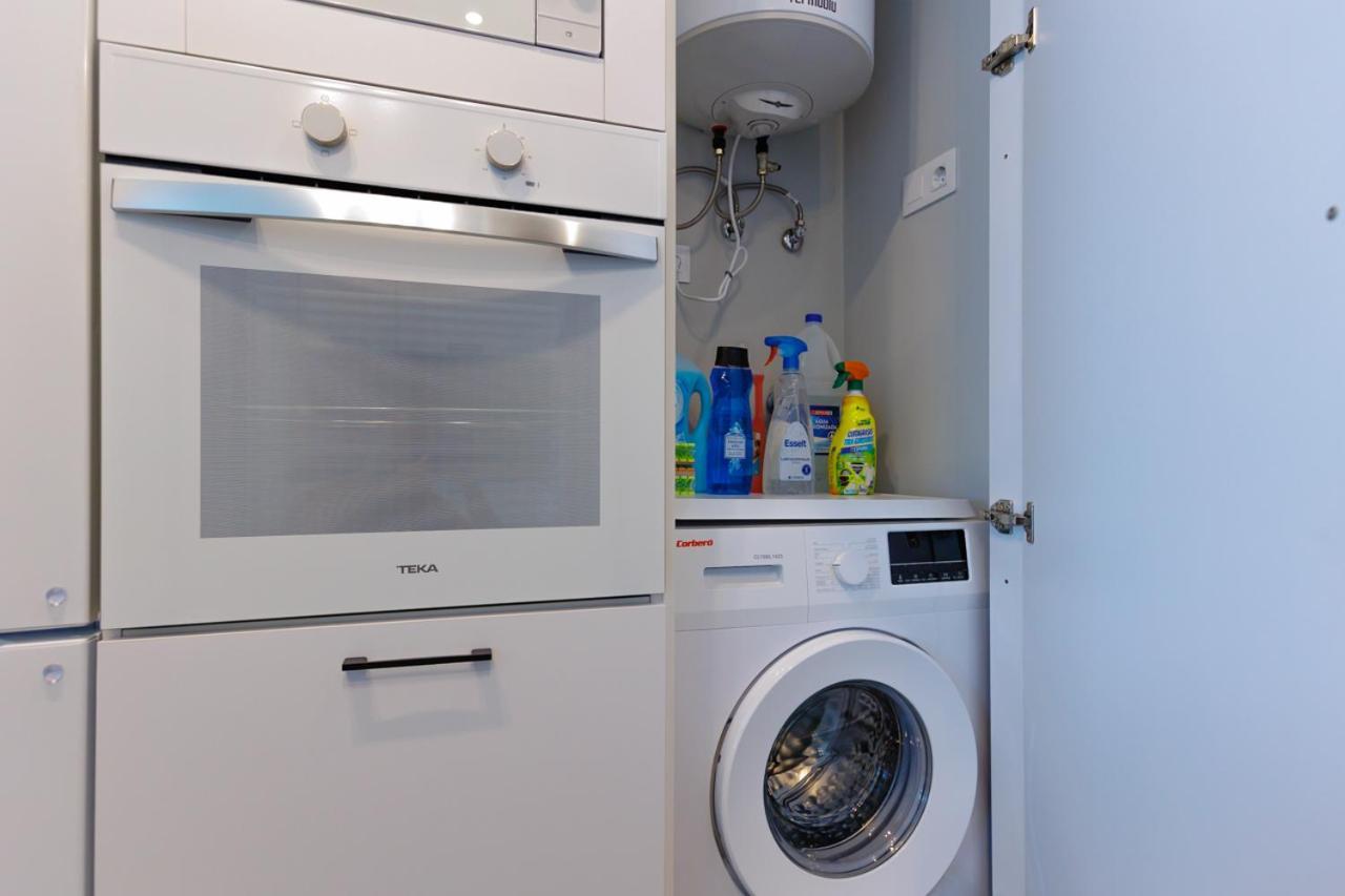 Elegant 2 Bedrooms Flat 5 Minutes From The Sea & Free Parking *
