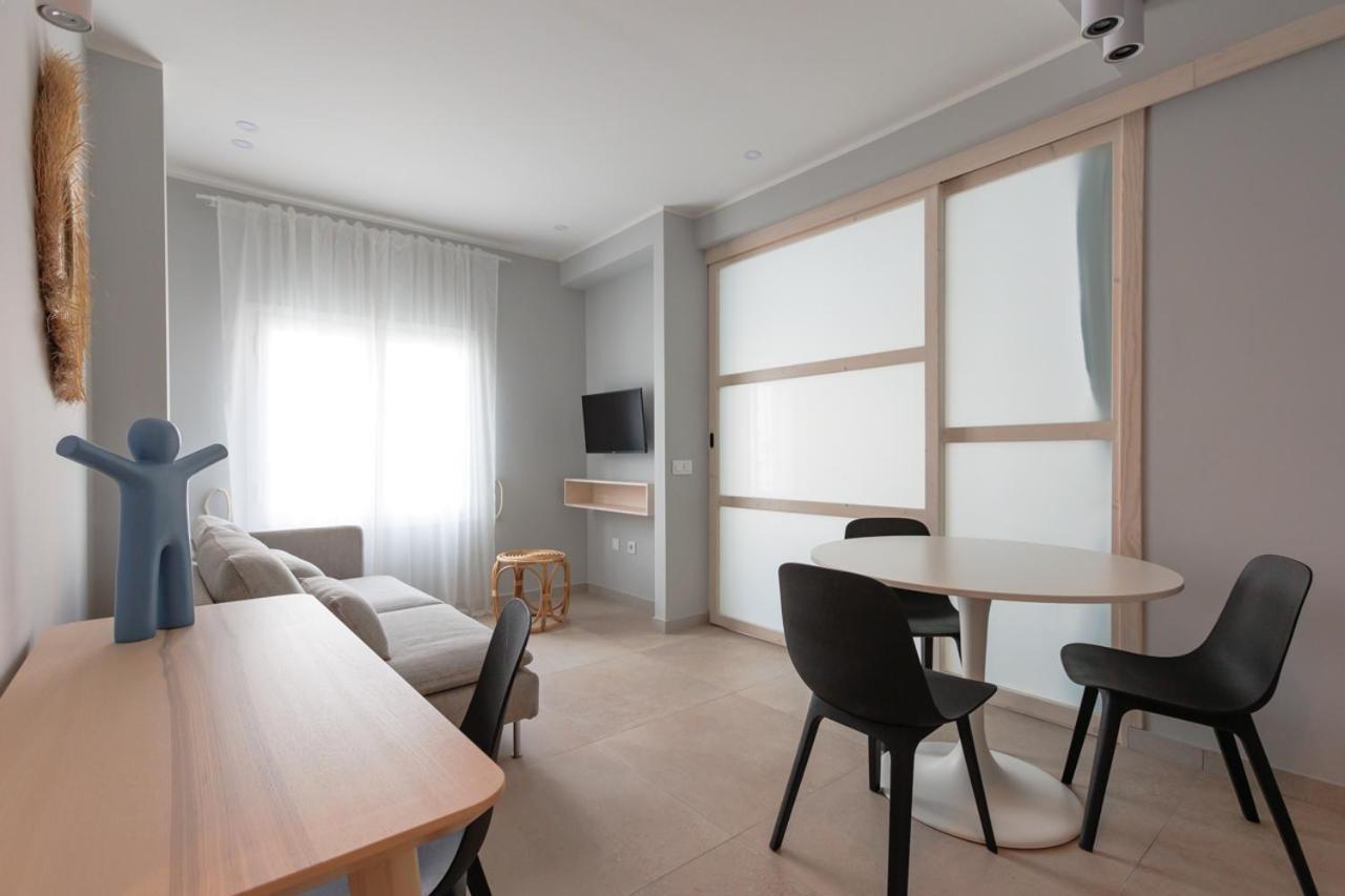 Elegant 2 Bedrooms Flat 5 Minutes From The Sea & Free Parking